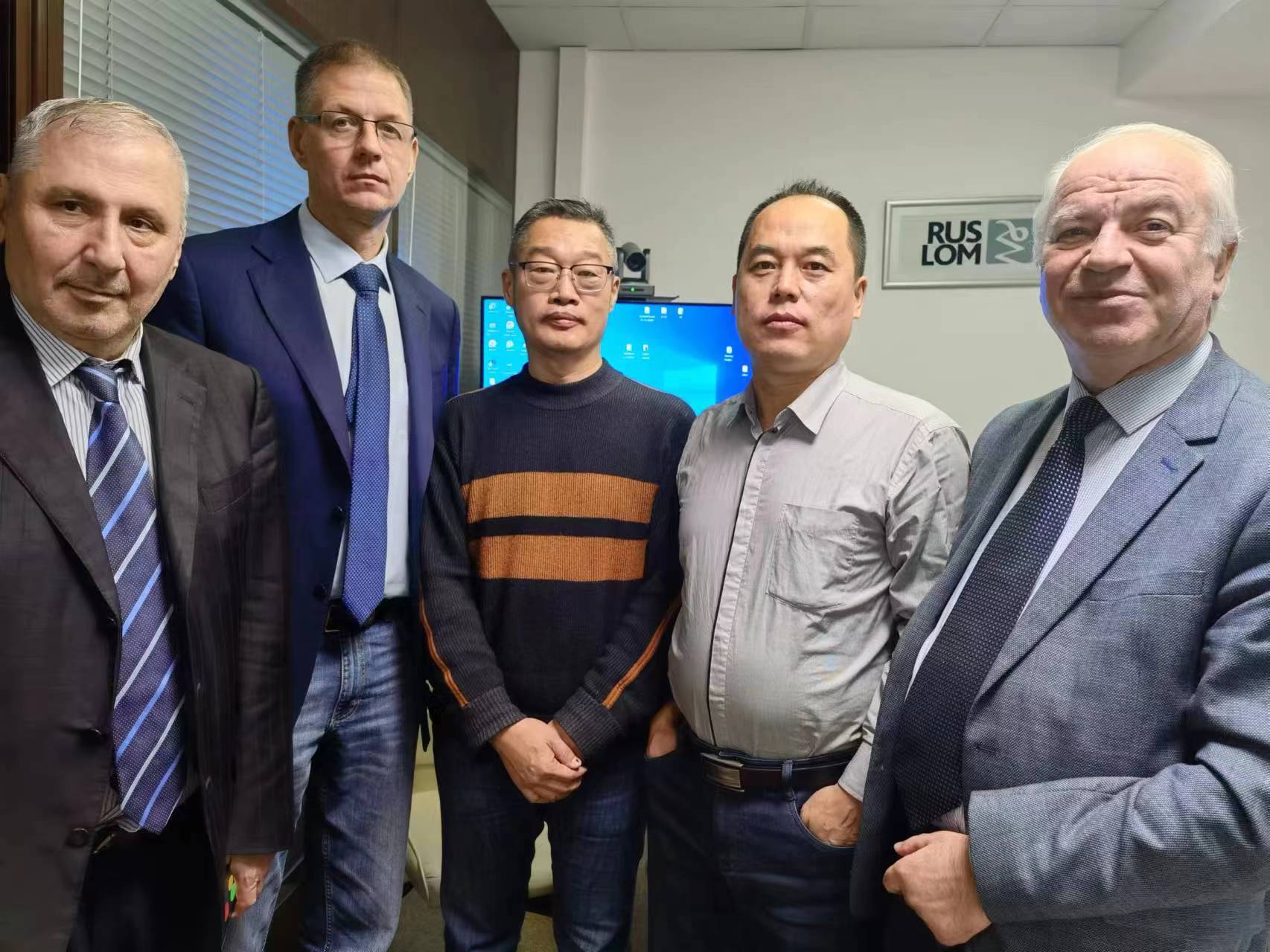 Mr. Li Ruizhi, General Manager , and his delegation,visited Russia Grobaprom Company