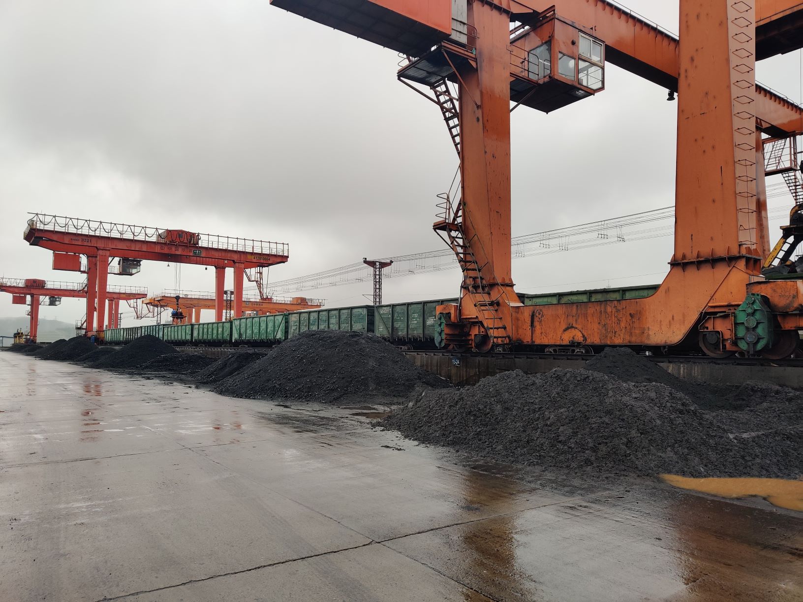 Mr.Li Ruizhi,General Manager, and his team,visited Suifenhe Port on August 8, 2023.